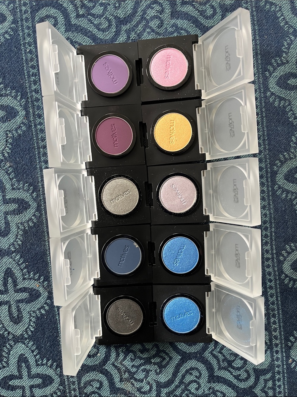 Motives 10 individual eye shadows